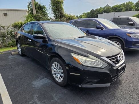 Used 2017 Nissan Altima 2.5 S w/ Power Driver Seat Package FWD image 3