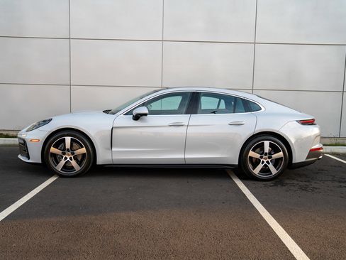 Certified 2025 Porsche Panamera 4 image 2