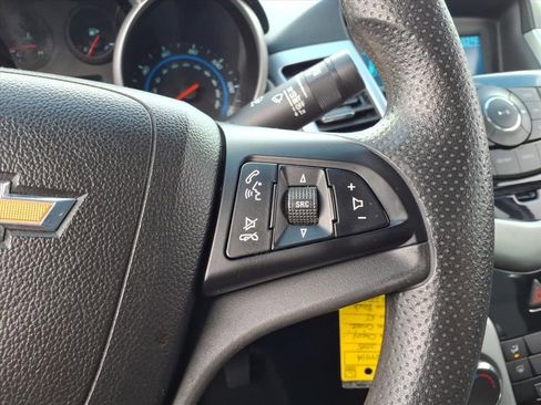 Used 2015 Chevrolet Cruze LS image 21