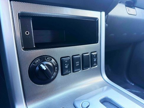 Used 2011 Nissan Pathfinder Silver image 26