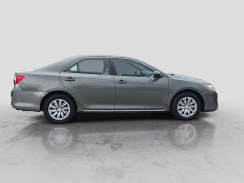 Used 2012 Toyota Camry LE FWD image 9