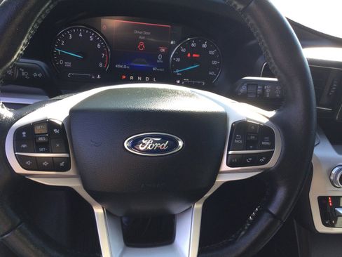 Used 2022 Ford Explorer XLT w/ Equipment Group 202A image 18