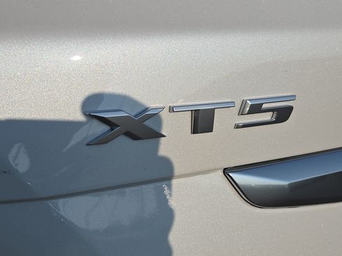 New 2025 Cadillac XT5 Luxury image 12