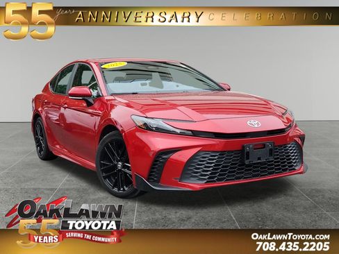 Certified 2025 Toyota Camry SE FWD image 1