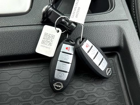 Used 2024 Nissan Frontier SL w/ Technology Package RWD image 35
