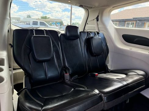 Used 2024 Chrysler Pacifica Touring-L FWD image 21