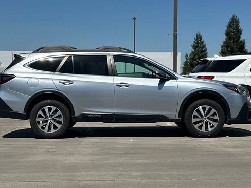 Used 2020 Subaru Outback Premium w/ Popular Package #1 AWD/4WD image 9