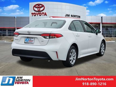 Used 2025 Toyota Corolla LE FWD image 7