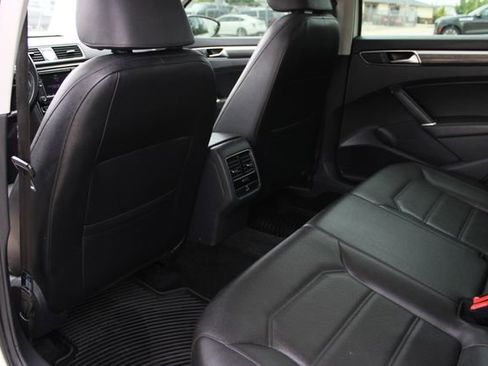 Used 2017 Volkswagen Passat 1.8T SE FWD image 22
