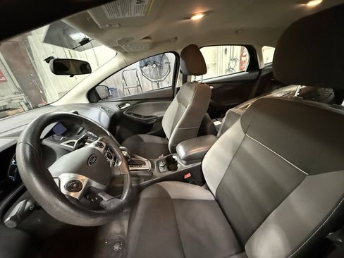 Used 2014 Ford Focus SE w/ SE Winter Package image 8