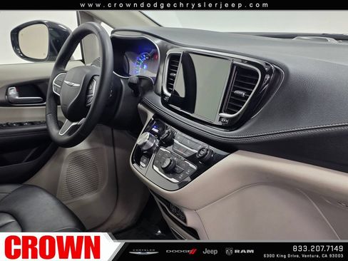 Used 2024 Chrysler Pacifica Limited FWD image 15