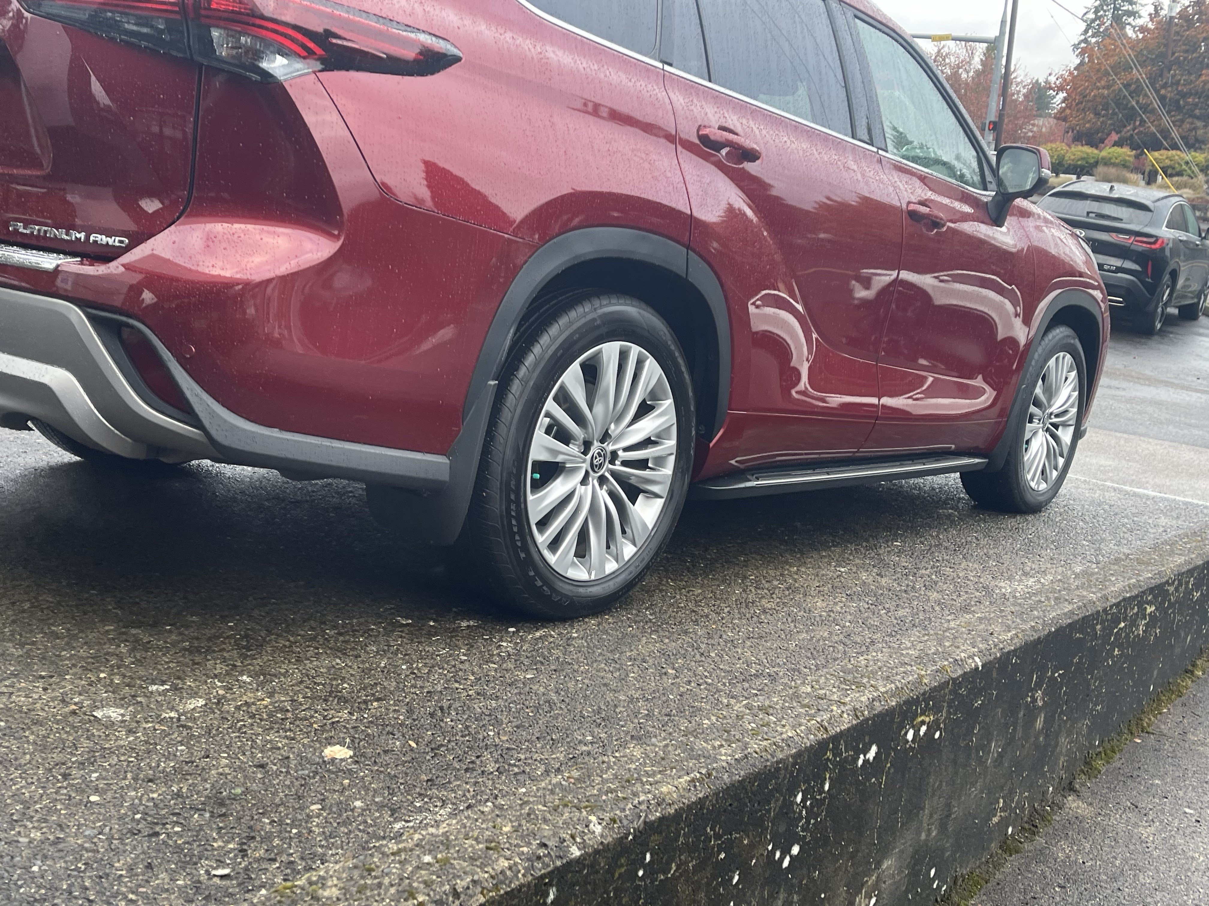 Used 2025 Toyota Highlander Platinum AWD/4WD image 9