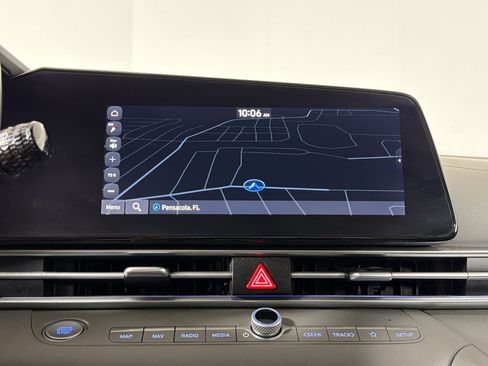 Used 2025 Hyundai Elantra SEL FWD image 17