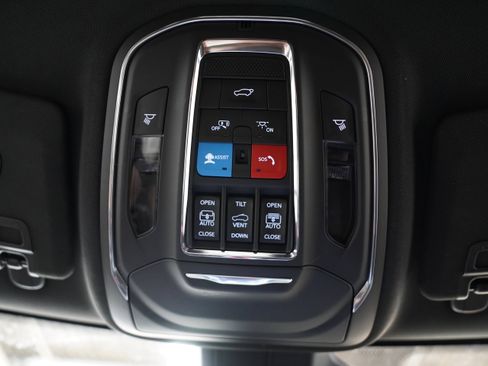 Used 2024 Jeep Grand Cherokee Limited w/ Luxury Tech Group II AWD/4WD image 31