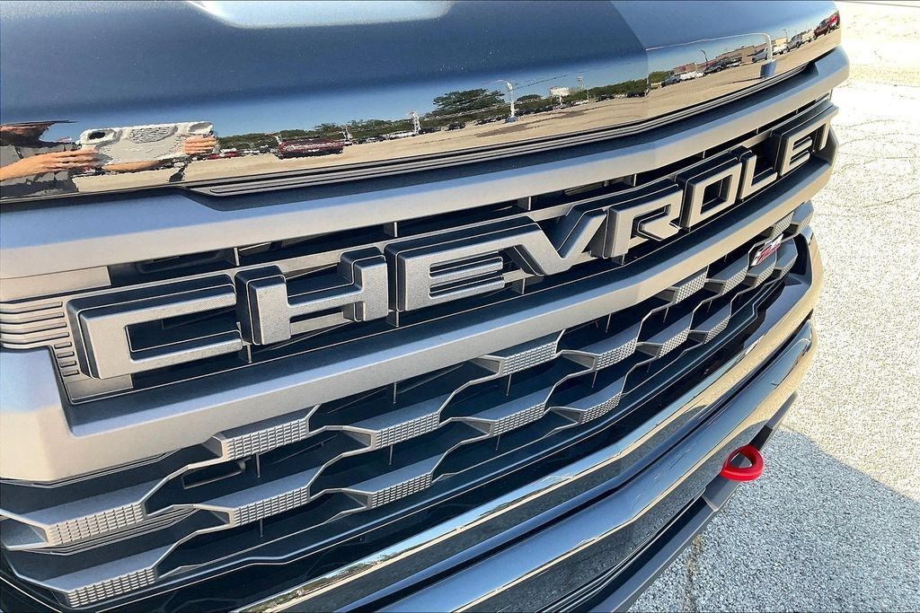 Used 2024 Chevrolet Silverado 1500 Custom Trail Boss AWD/4WD image 25