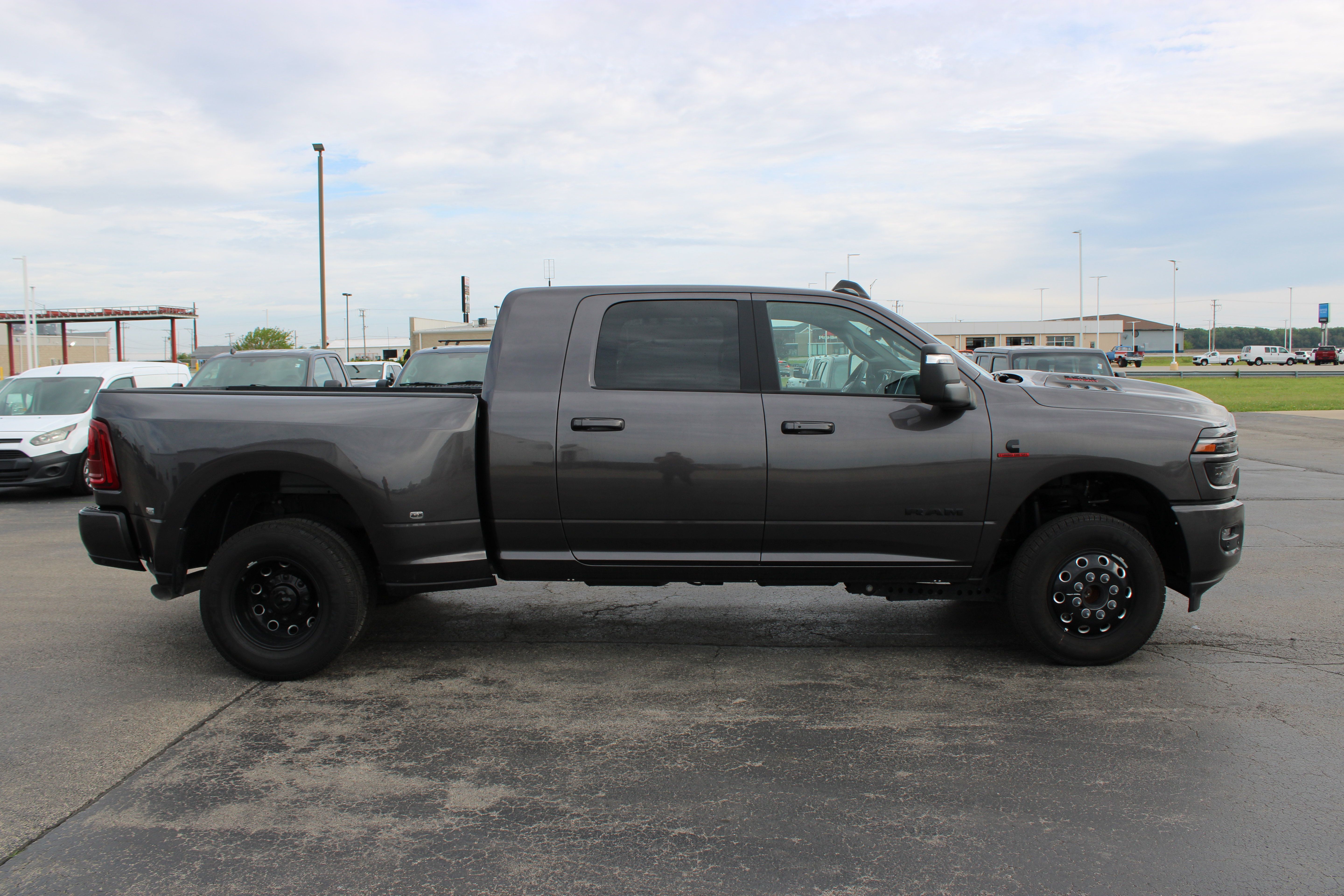 Used 2025 RAM 3500 Laramie w/ Night Edition AWD/4WD image 9