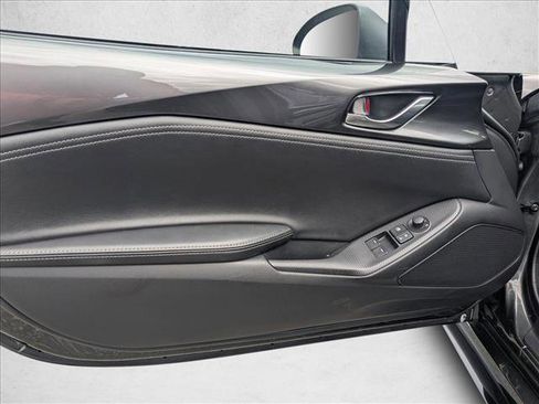Used 2022 MAZDA MX-5 Miata Club RWD image 16