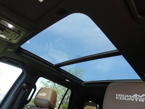 Used 2023 Chevrolet Tahoe High Country image 13