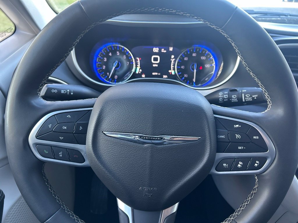 Used 2024 Chrysler Pacifica Touring-L FWD image 21