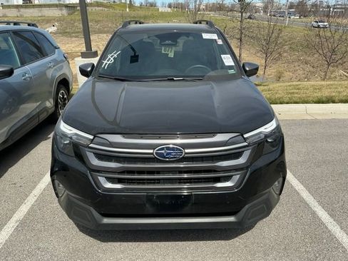 Certified 2025 Subaru Forester Premium image 2