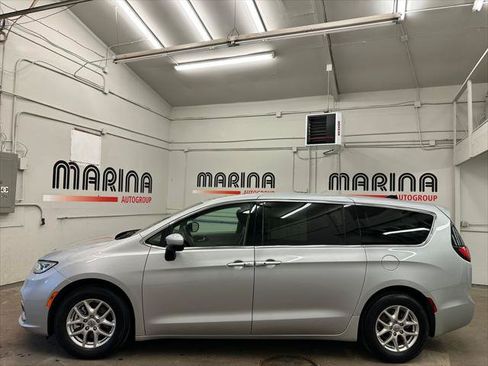 Certified 2023 Chrysler Pacifica Touring-L FWD image 14