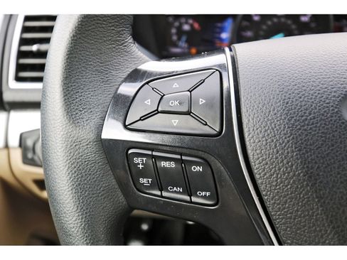 Used 2017 Ford Explorer Limited w/ Equipment Group 301A FWD image 18