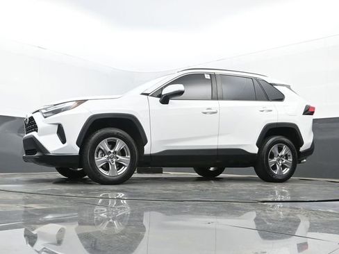 Used 2022 Toyota RAV4 XLE image 30