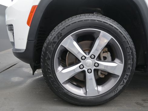 Used 2021 Jeep Grand Cherokee L Limited image 11