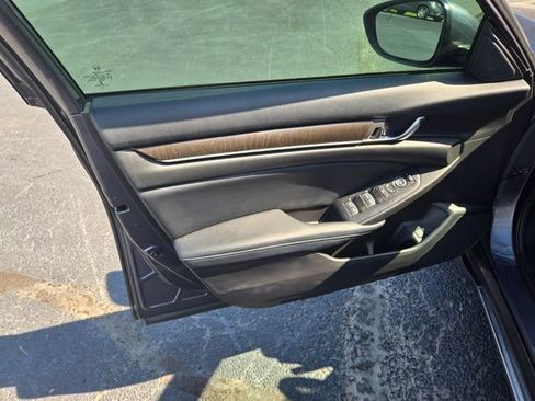 Used 2018 Honda Accord EX image 22