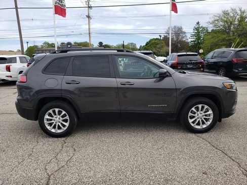 Used 2022 Jeep Cherokee Latitude Lux AWD/4WD image 2