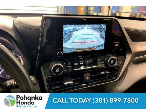 Used 2023 Toyota Highlander LE AWD/4WD image 24