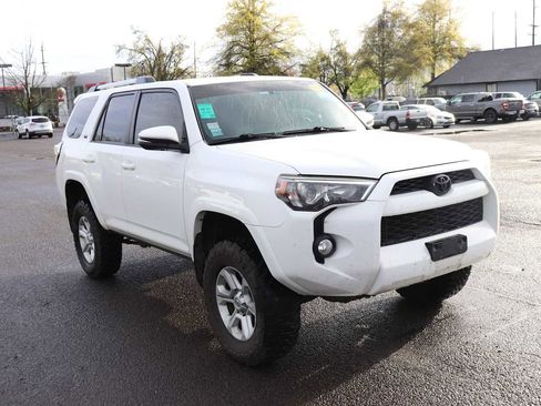 Used 2019 Toyota 4Runner SR5 Premium image 3
