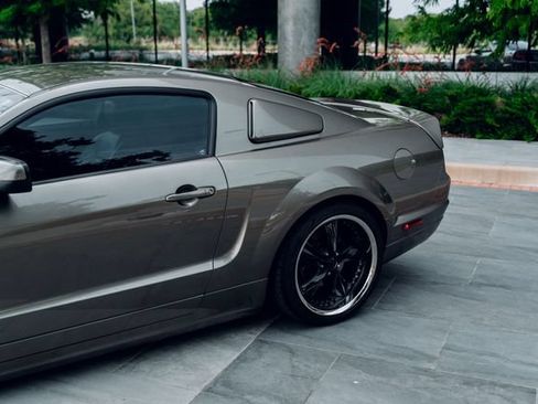 Used 2005 Ford Mustang GT RWD image 10