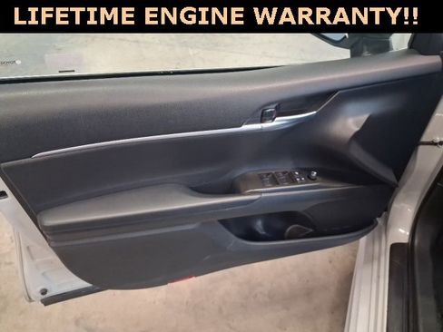 Used 2024 Toyota Camry SE image 19