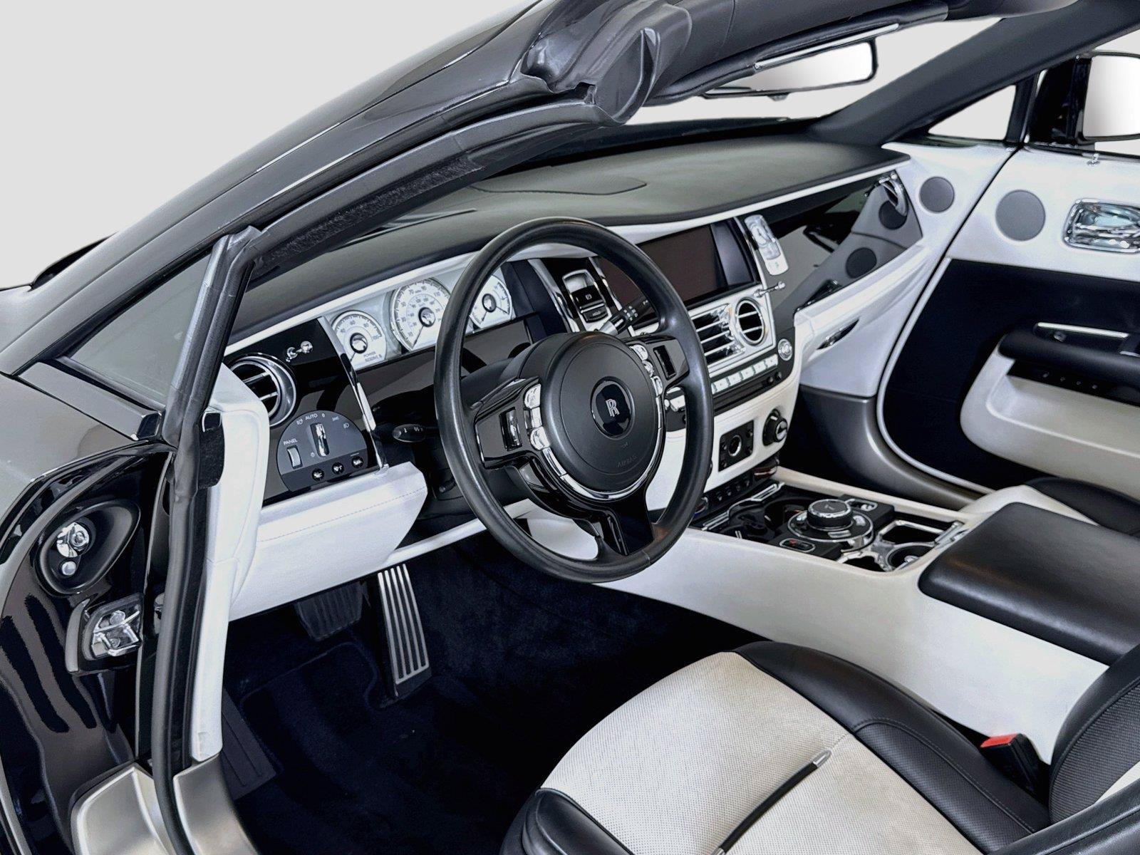 Used 2018 Rolls-Royce Dawn RWD image 12
