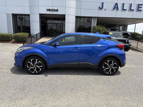 Used 2022 Toyota C-HR FWD image 2