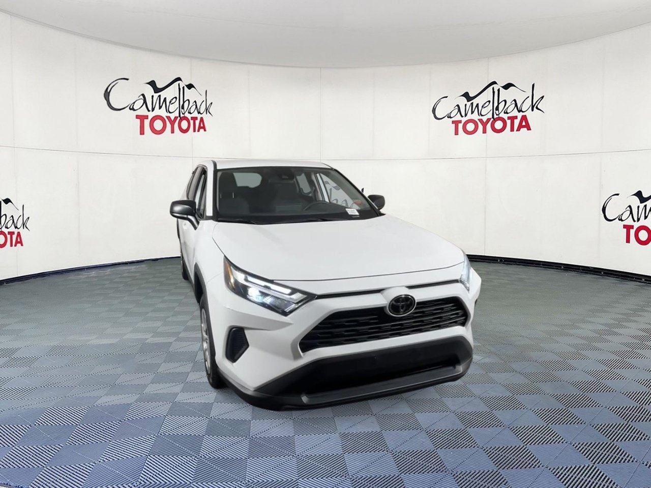 Used 2025 Toyota RAV4 LE AWD/4WD image 4