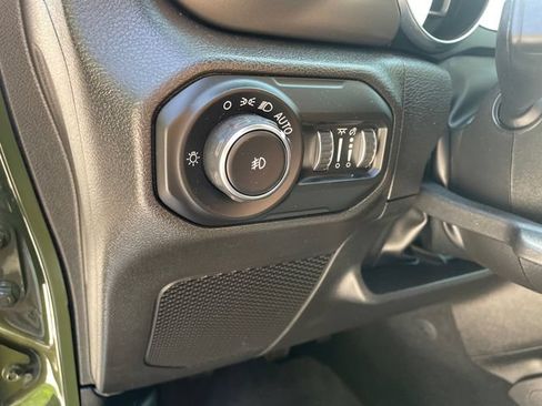 Used 2022 Jeep Wrangler Sport AWD/4WD image 19