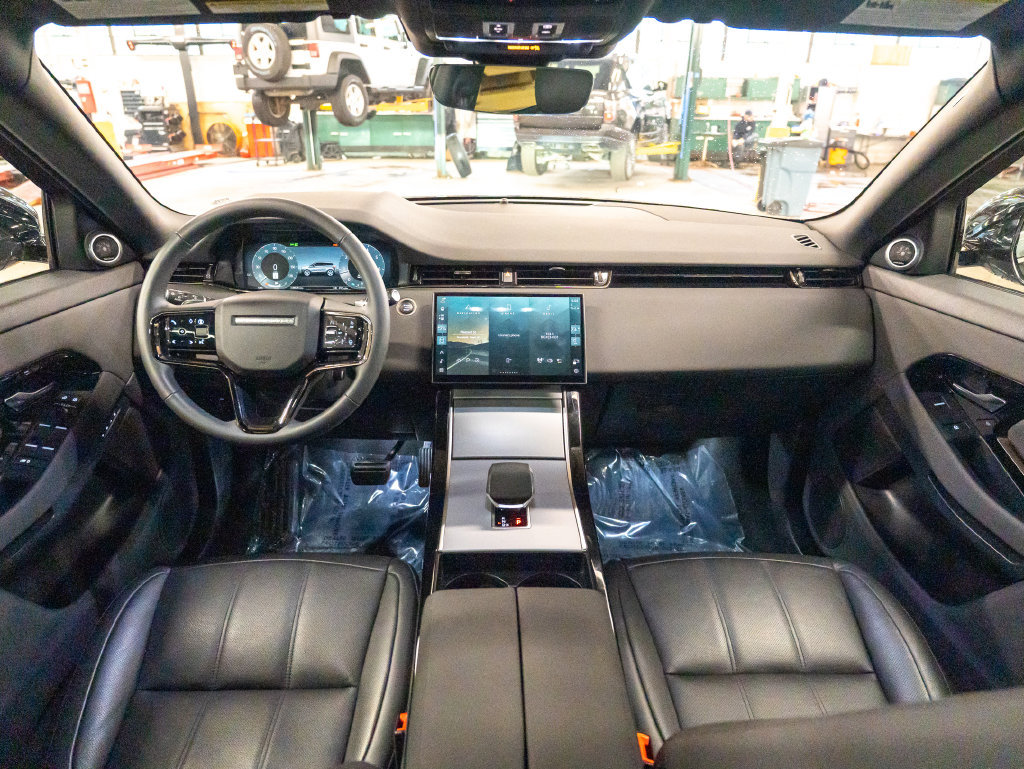 Used 2025 Land Rover Range Rover Evoque S AWD/4WD image 18