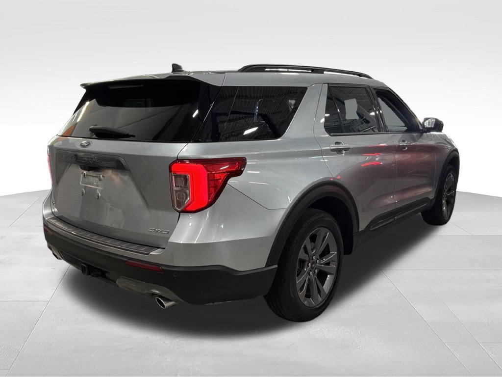 Used 2023 Ford Explorer XLT w/ Equipment Group 202A AWD/4WD image 8