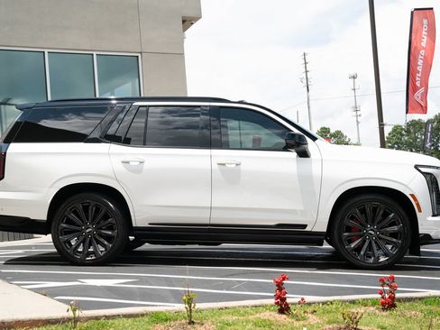 Used 2025 Cadillac Escalade V AWD/4WD image 10