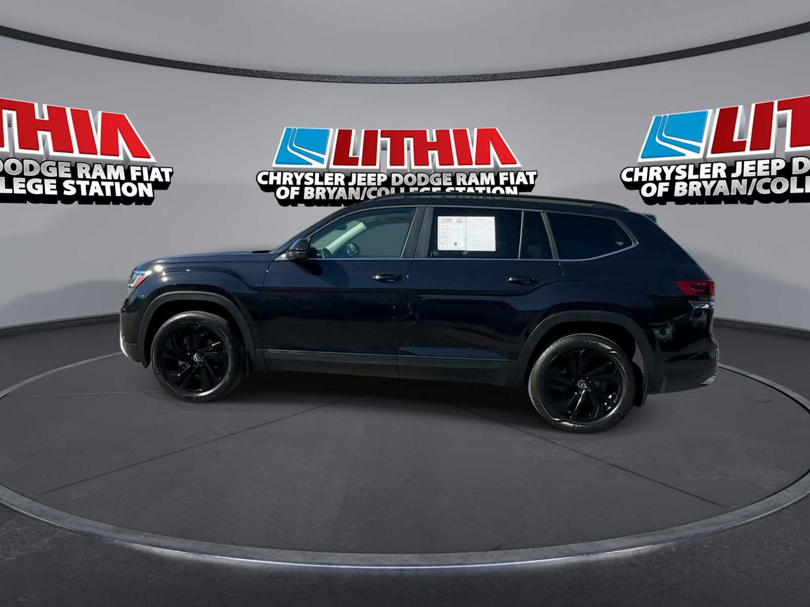Used 2022 Volkswagen Atlas SE w/ Panoramic Sunroof Package AWD/4WD image 5