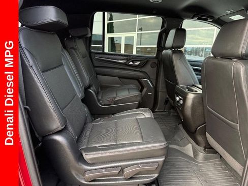 Used 2023 GMC Yukon XL Denali AWD/4WD image 12