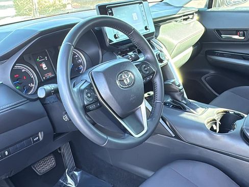 Used 2021 Toyota Venza LE w/ Carpet Mat Package (TMS) image 22