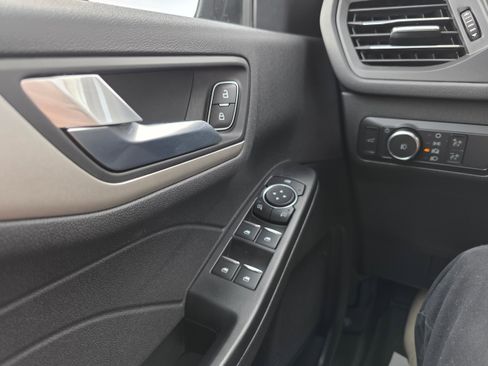 Certified 2022 Ford Escape SEL image 16