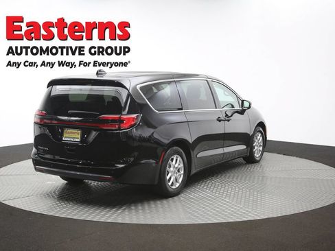Used 2024 Chrysler Pacifica Touring-L FWD image 39