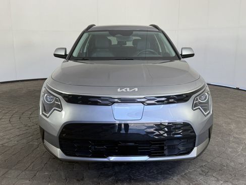 Used 2023 Kia Niro Wind w/ Wind Preserve Package FWD image 2