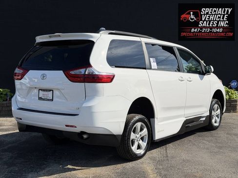 Used 2016 Toyota Sienna LE FWD image 4