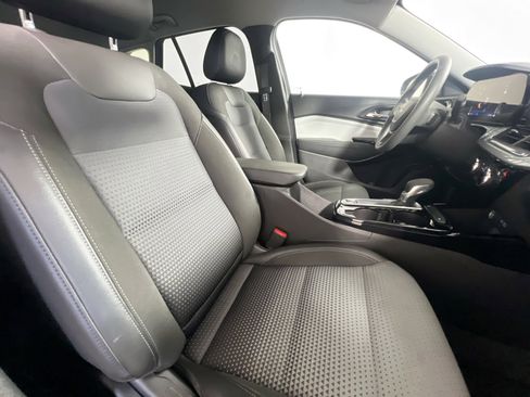 Used 2024 Chevrolet Trax LT FWD image 30