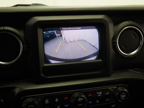 Used 2020 Jeep Wrangler Unlimited Sahara w/ Cold Weather Group AWD/4WD image 19